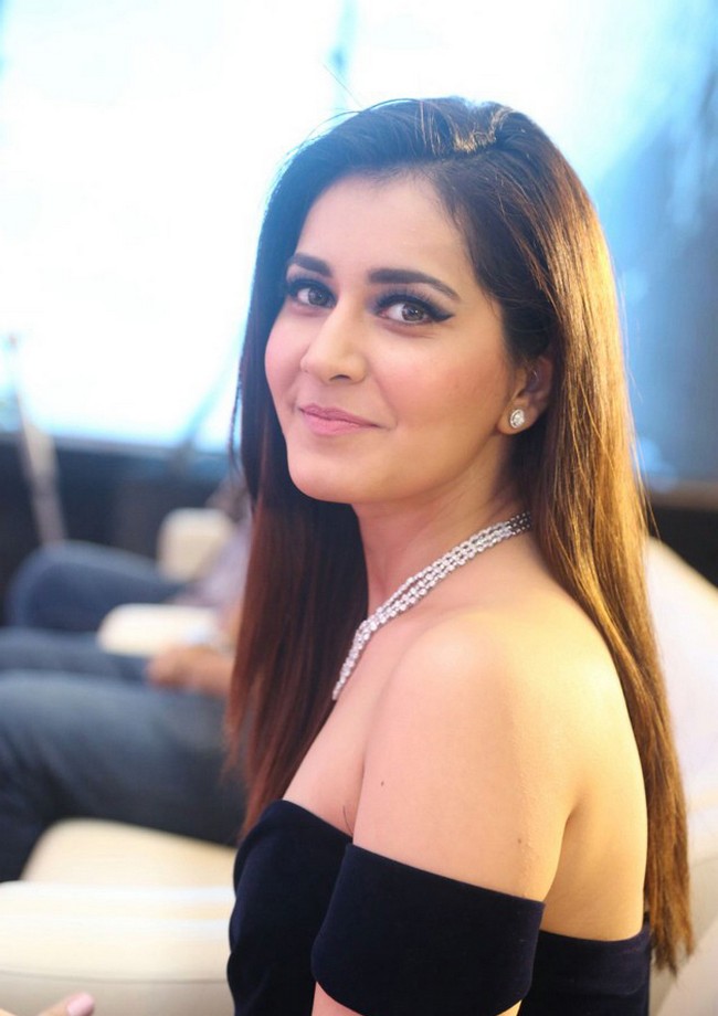 Actress Raashi Khanna Stills